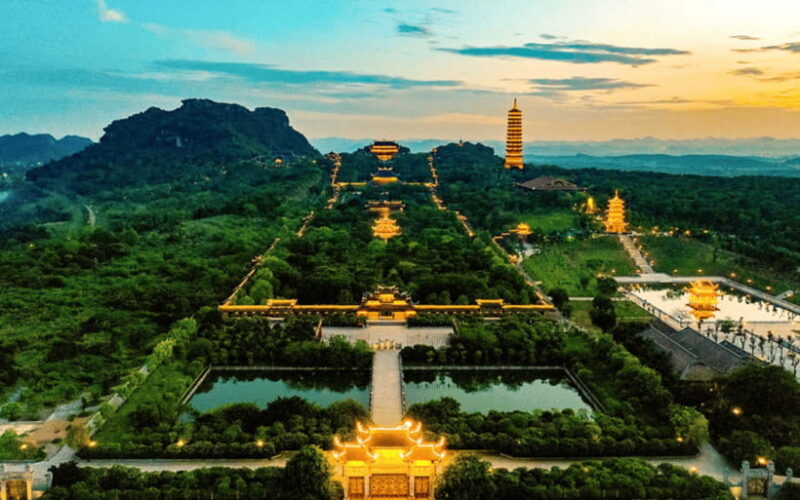From Ha Noi: Bai Dinh Pagoda, Trang An, and Mua Cave Day - Trang An Cave Complex: A Stunning Boat Journey