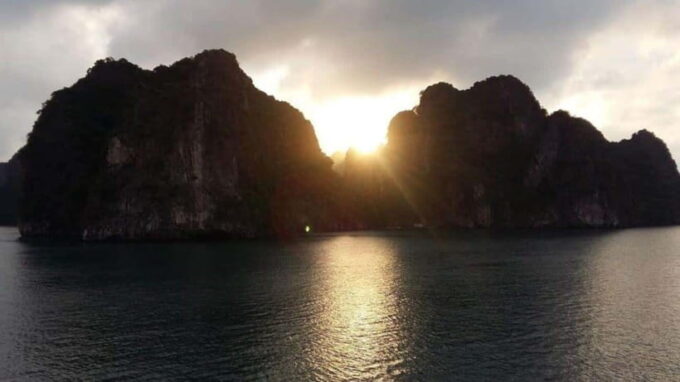 From Ha Noi: Explore Ha Long Bay Day Trip With 6-Hour Cruise - Exploring the Wonders of Ha Long Bay