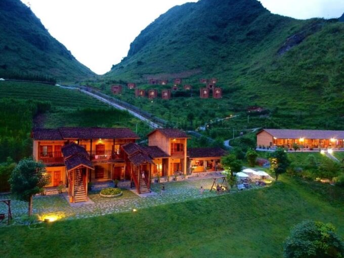 From Ha Noi: Ha Giang 2D1N Tour With Sleep Bus or Limousine - Accommodations and Meals