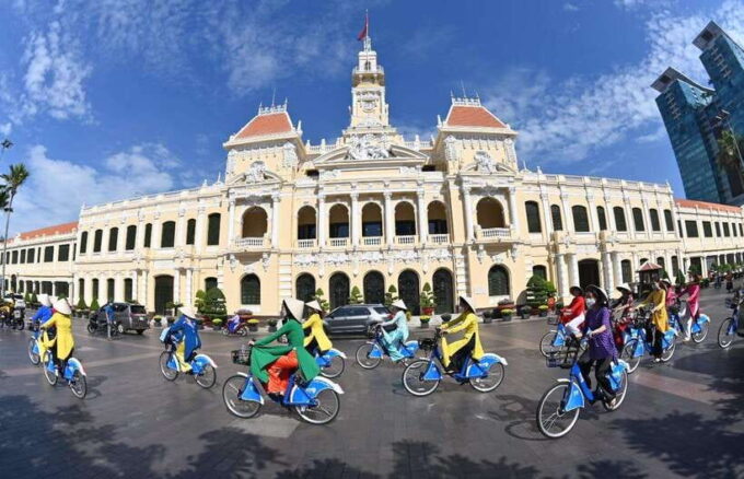 From Ha Noi: Ha Long Bay Day 1 Day With Kayaking & Swimming - Enjoying Local Vietnamese Cuisine