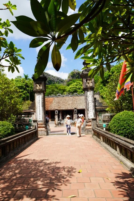 From Ha Noi: Hoa Lu-Trang An-Mua Cave Limousine Bus/buffet - Included Features