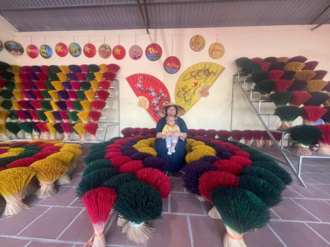 From Ha Noi: Incense Village/Hat/Ha Thai Paint Village/Guide - Artisan Lunch and Cooking