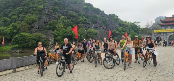 From Ha Noi: Ninh Binh- Hoa Lu, Trang An & Mua Cave Tour - Memorable Backdrop for Exploration