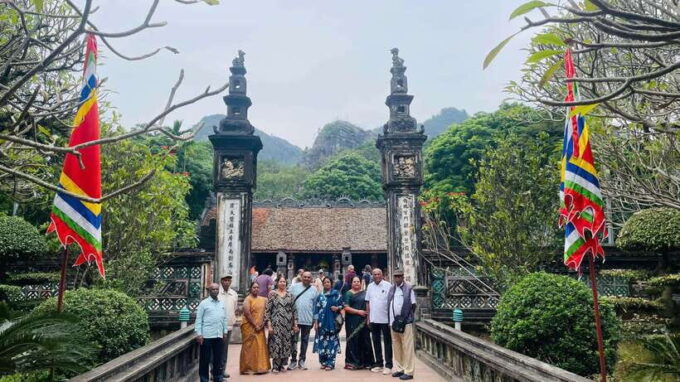 From Ha Noi: Ninh Binh Tour Bai Dinh Trang An-Mua Cave - Transportation and Guide Services