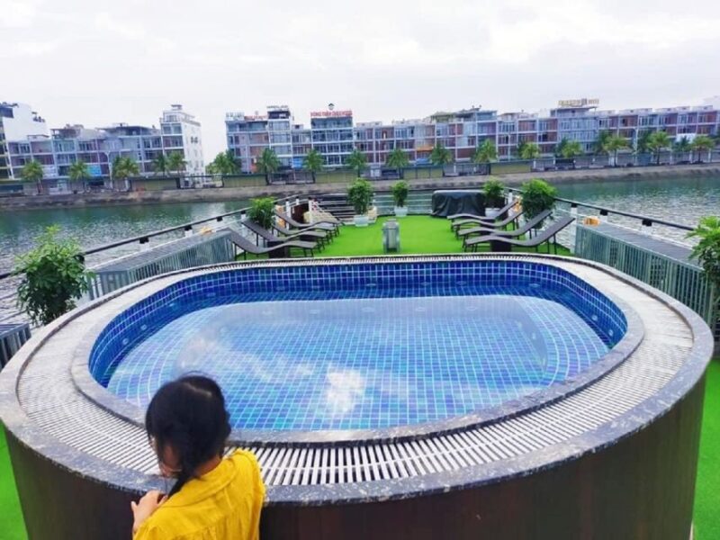 From Hanoi: 1-Day Ha Long Bay Luxury Cruise With Jacuzzi - Onboard Activities