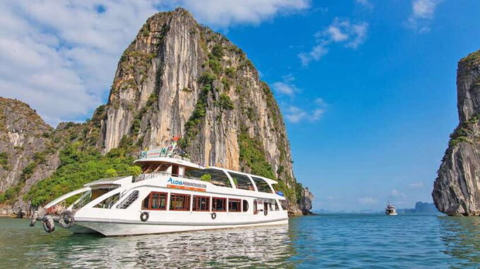 From Hanoi: 1 -Day Halong Bay Cruise With Big & Small Groups - Onboard Experience