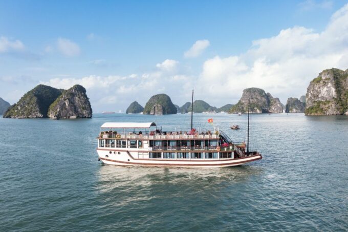 From Hanoi: 2-Day 1-Night Cruise With Cave Kayaking - Tour Sung Sot Cave and Enjoy Brunch
