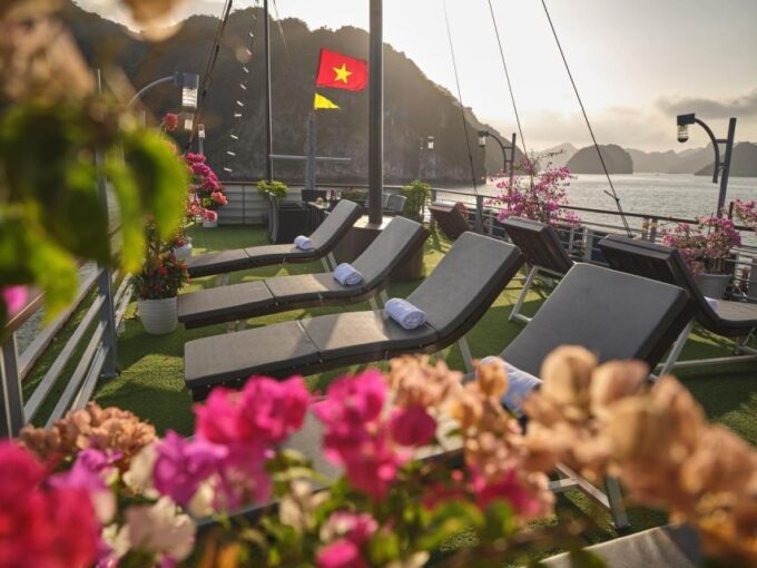 From Hanoi: 2-Day 1-Night Cruise With Cave Kayaking - Inclusions and Amenities of the Cruise