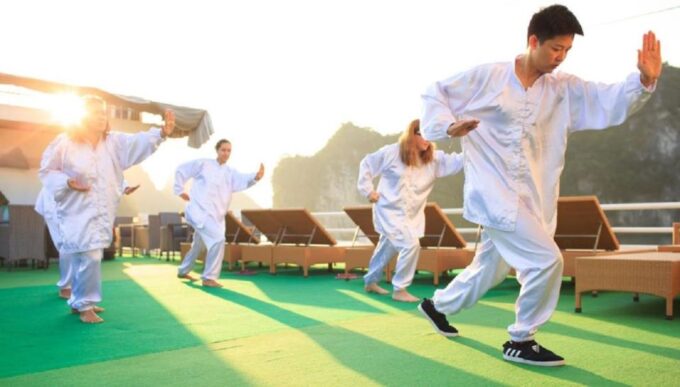 From Hanoi: 2-Day Ha Long Bay Luxury Cruise With Jacuzzi - Meals and Cuisine
