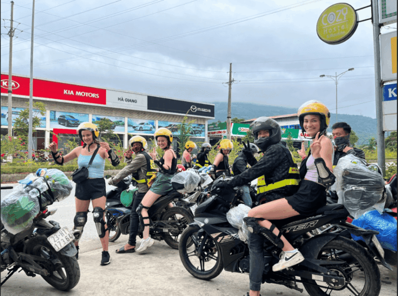 From Hanoi: 3DAY Ha Giang Loop Motorbike Tour With Boat Trip - Day 0: Transfer to Ha Giang