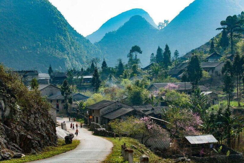 From Hanoi : 4-Day Ha Giang Loop Tour With Easy Rider - Day 4: Visiting Du Gia Waterfall and Lung Tam Brocade Weaving Village