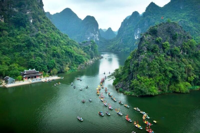 From Hanoi: 5-Day Northern Sapa, Ninh Binh & Halong Bay Tour - Cruising Halong Bay