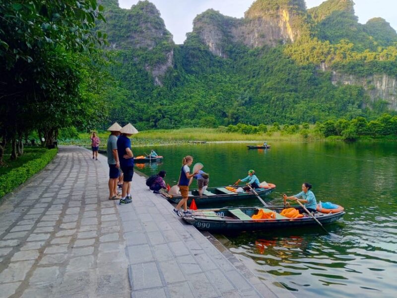 From Hanoi: Bai Dinh and Trang an Private Tour With Lunch - Key Points