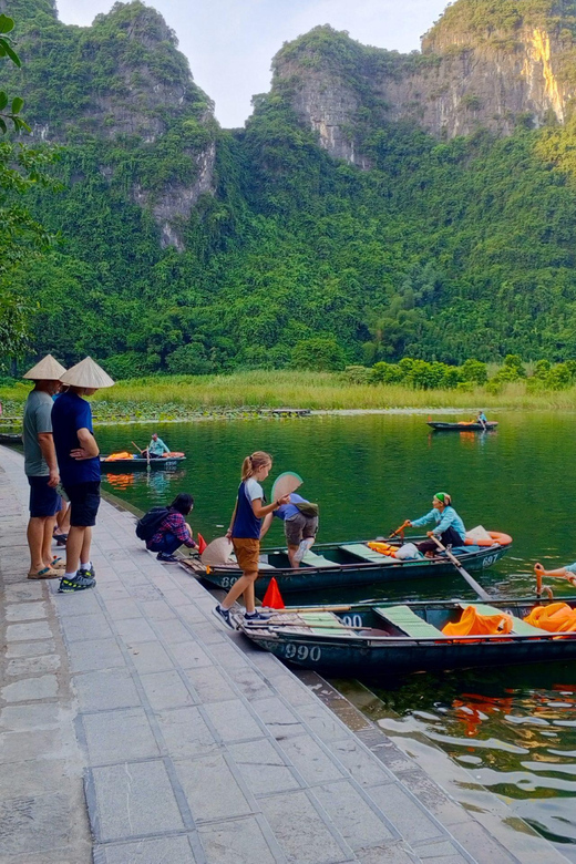 From Hanoi: Bai Dinh and Trang an Private Tour With Lunch - Itinerary Highlights