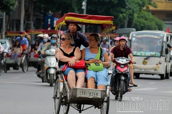 From Hanoi: Bai Dinh Pagoda, Trang An, and Mua Cave Day Tour - Trang An Boat Trip
