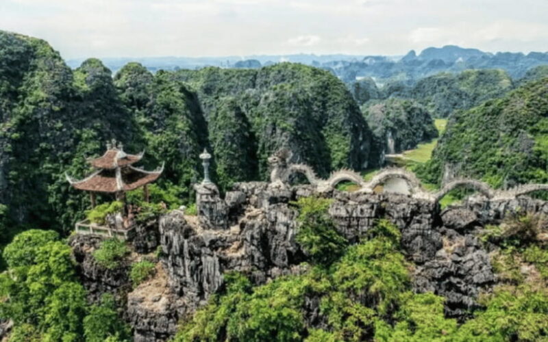 From Hanoi: Bai Dinh, Trang An, and Mua Cave Day Tour - Mua Cave and Ngoa Long Mountain