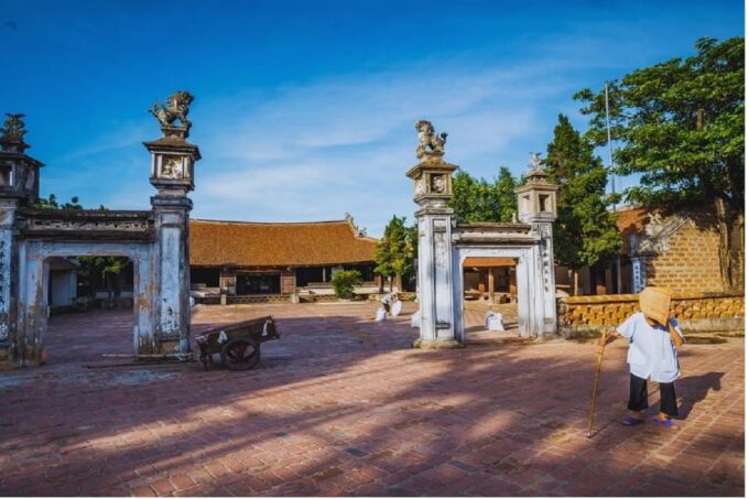 From Hanoi: Duong Lam Ancient Village Day Tour With Lunch - Traditional Vietnamese Lunch