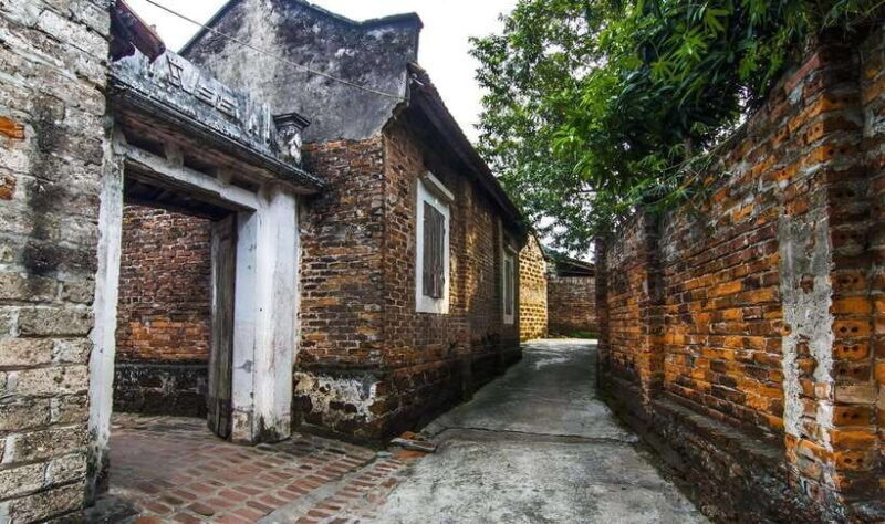 From Hanoi: Duong Lam Village Trip - Experiencing Local Cuisine