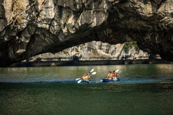 From Hanoi: Explore Ha Long Bay In 1 Day With A Good Cruise - Dining and Cuisine