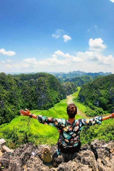 From Hanoi: Explore Ninh Binh For 2 Days With A Tour Guide - Languages Offered
