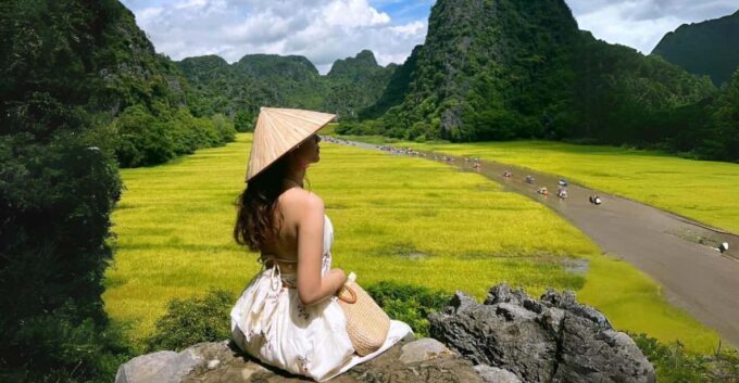 From Hanoi: Explore Ninh Binh For 2 Days With A Tour Guide - Private Group Option