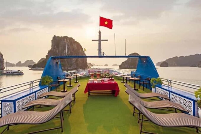 From Hanoi: Ha Long Bay 1 Day Tour With 5 Stars Cruise - Scenic Nature Exploration