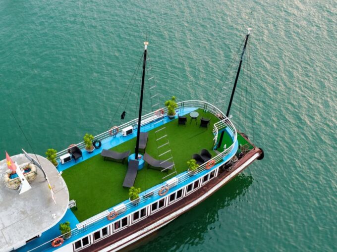 From Hanoi: Ha Long Bay Boat Trip W/ Ti Top & Sung Sot Visit - Delectable Vietnamese Lunch Menu