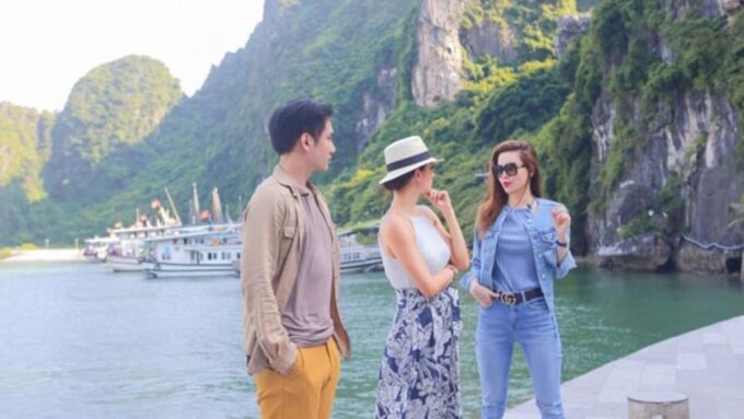 From Hanoi: Ha Long Bay Day Trip With 4 Stars Luxury Cruise - Cruise on a Traditional Junk Boat