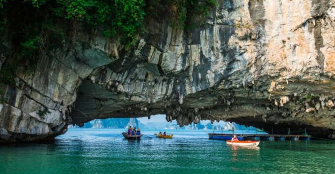 From Hanoi: Ha Long Bay Day Trip With 5 Stars Luxury Cruise - Cuisine and Refreshments