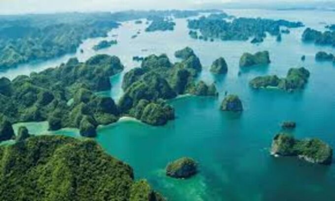 From Hanoi: Ha Long Bay Day Trip With Kayaking Group/Privare - Flexible Reservations
