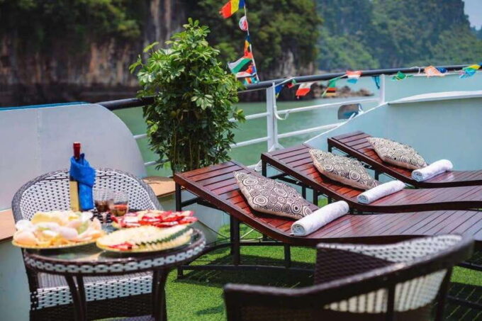 From Hanoi: Ha Long Bay Full-Day Luxury Cruise - Luxury Cruise Experience