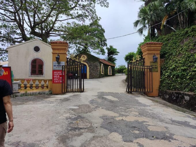 From Hanoi: Hai Phong City Tour With Market and Food Tasting - Visit Bao Dai Villa
