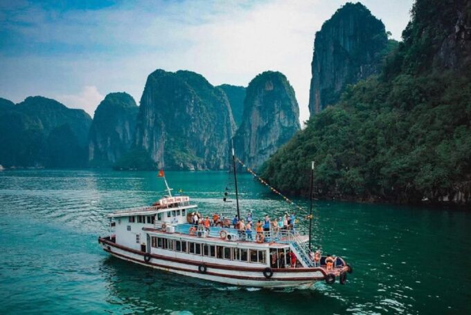 From Hanoi: Halong Bay Daily Tour With Kayaking and Lunch - Tour Highlights
