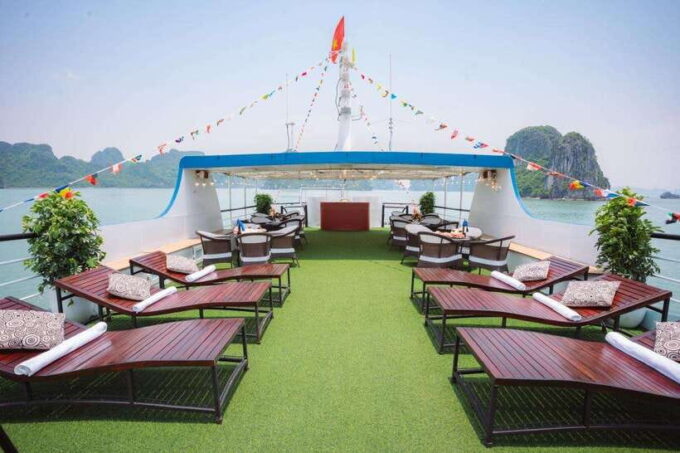 From Hanoi: Halong Bay Luxury Day Cruise With Lunch - Exploring the Stunning Sung Sot Cave