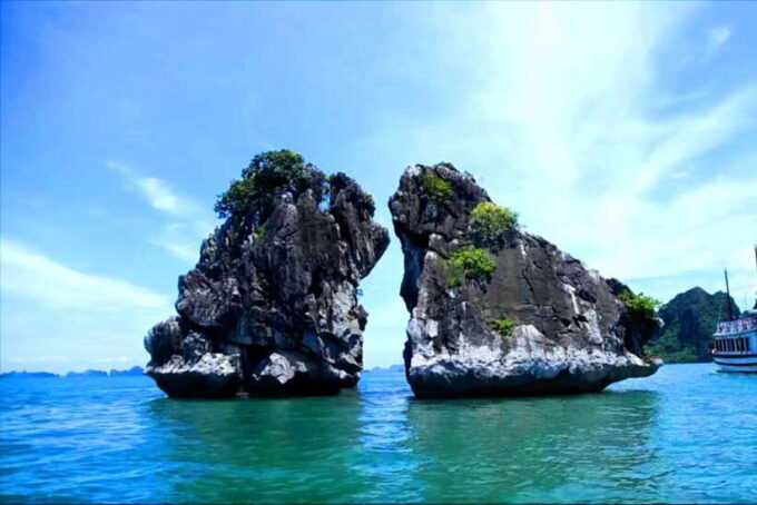 From Hanoi: Halong Bay, Sung Sot ,Titop Island & Luon Cave - Cruise Experience