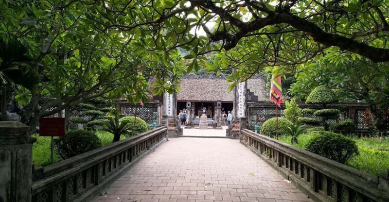 From Hanoi: Hoa Lu and Tam Coc Day Trip by Limousine - Lunch and Dining Experience