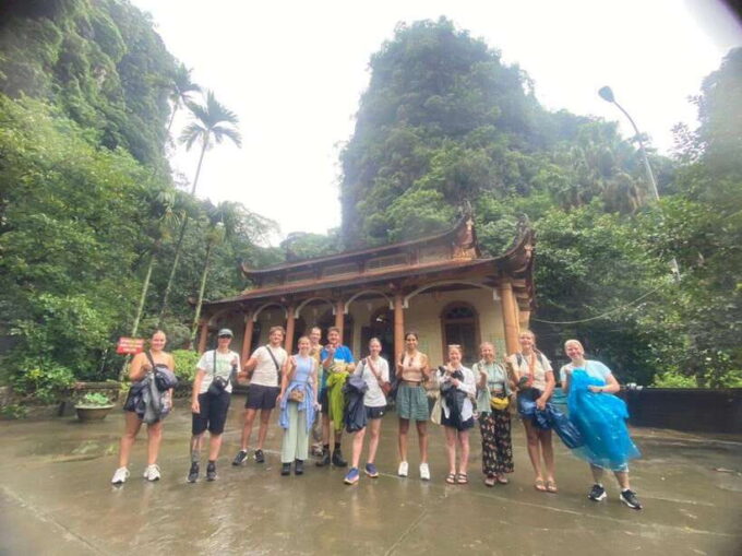 From Hanoi : Hoa Lu, Tam Coc, and Mua Cave Day Trip - Getting to Hoa Lu, Tam Coc, and Mua Cave