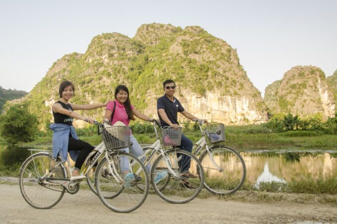 From Hanoi: Hoa Lu - Tam Coc - Mua Caves With Transfer - Mua Caves Exploration