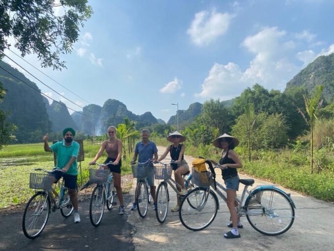 From Hanoi: Hoa Lu-Trang An-Mua Cave/Limousine Bus/Buffet - Explore Hoa Lu and Trang An