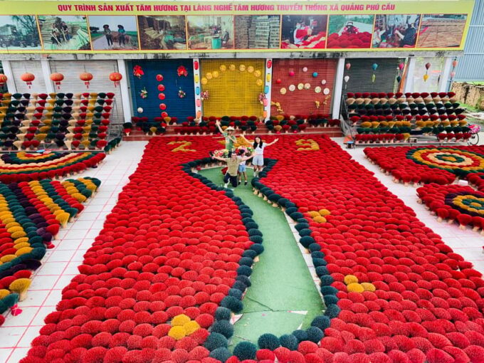 From Hanoi: Incense Village, Conical Hat and HaThai Art Tour - HaThai Bamboo Lacquer Art