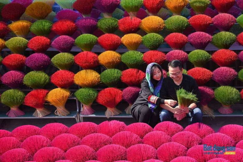 From Hanoi: Incense Village & Train Street Small Group Tour - Incense Village Visit