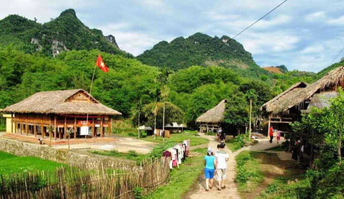 From Hanoi: Mai Chau Day Trip With Cycling and Lunch - Traditional Lunch