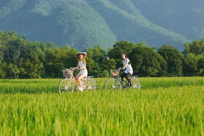 From Hanoi: Mai Chau Valley Day Trip With Cycling - Taking in the Local White Thai Culture