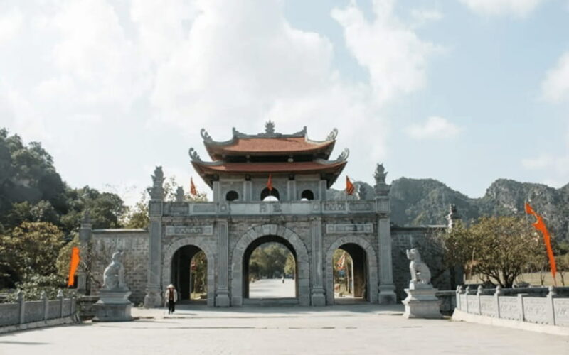 From Hanoi: Ninh Binh 2-Day Tour With Homestay - Day 1: Hanoi – Ninh Binh – Hoa Lu – Tam Coc – Mua Cave