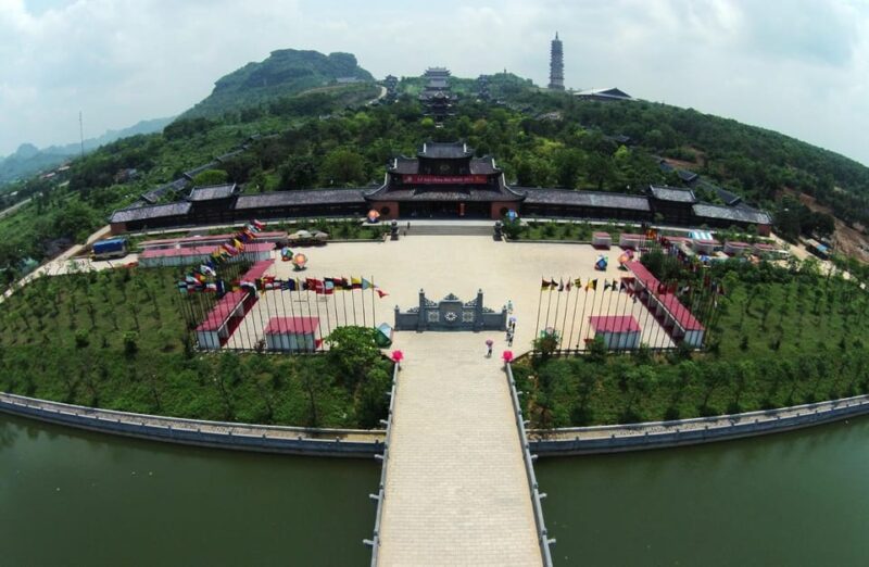 From Hanoi: Ninh Binh, Bai Dinh, Trang An, and Mua Cave Trip - Inclusions and Amenities