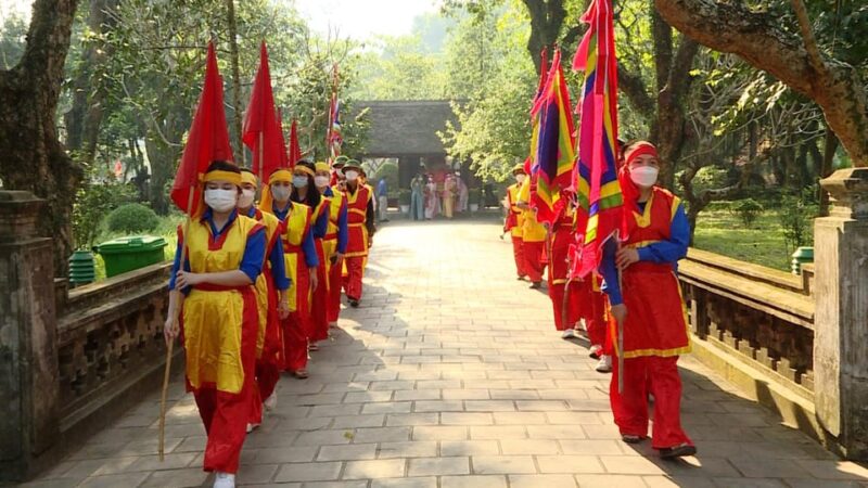 From Hanoi: Ninh Binh Group Tour With Limousine Transport - Dining Experience