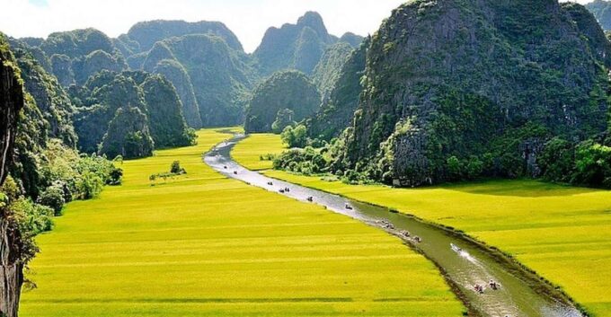 From Hanoi: Ninh Binh, Hoa Lu, Tam Coc and Mua Cave - Boat Trip Through Tam Coc