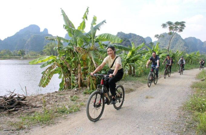 From Hanoi: Ninh Binh, Hoa Lu, Tam Coc and Mua Cave - Climbing to Mua Cave Viewpoint