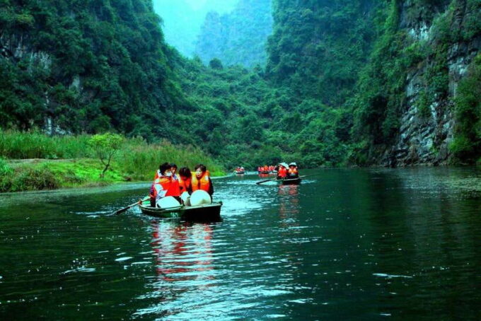 From Hanoi: Ninh Binh, Hoa Lu, Trang An and Mua Cave Trip - Inclusions and Amenities