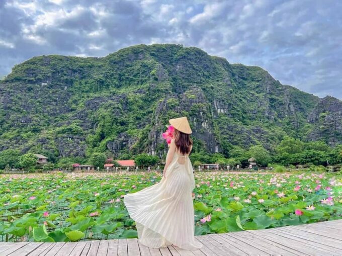 From Hanoi: Ninh Binh Province Day Trip With Buffet Lunch - Bamboo Boat and Boat Trip